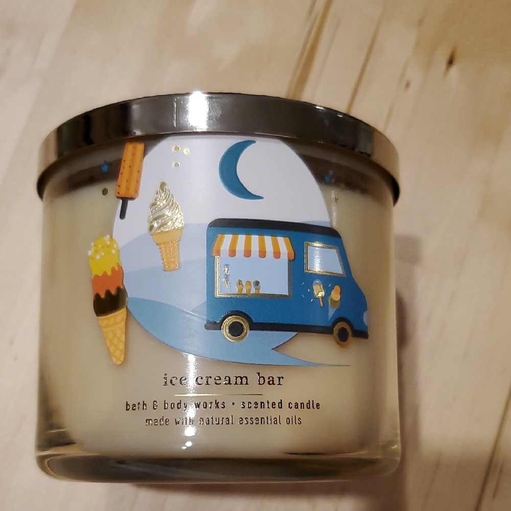 Bath & Body Works Ice Cream Bar Scented 3-Wick Candle - Cream and Blue